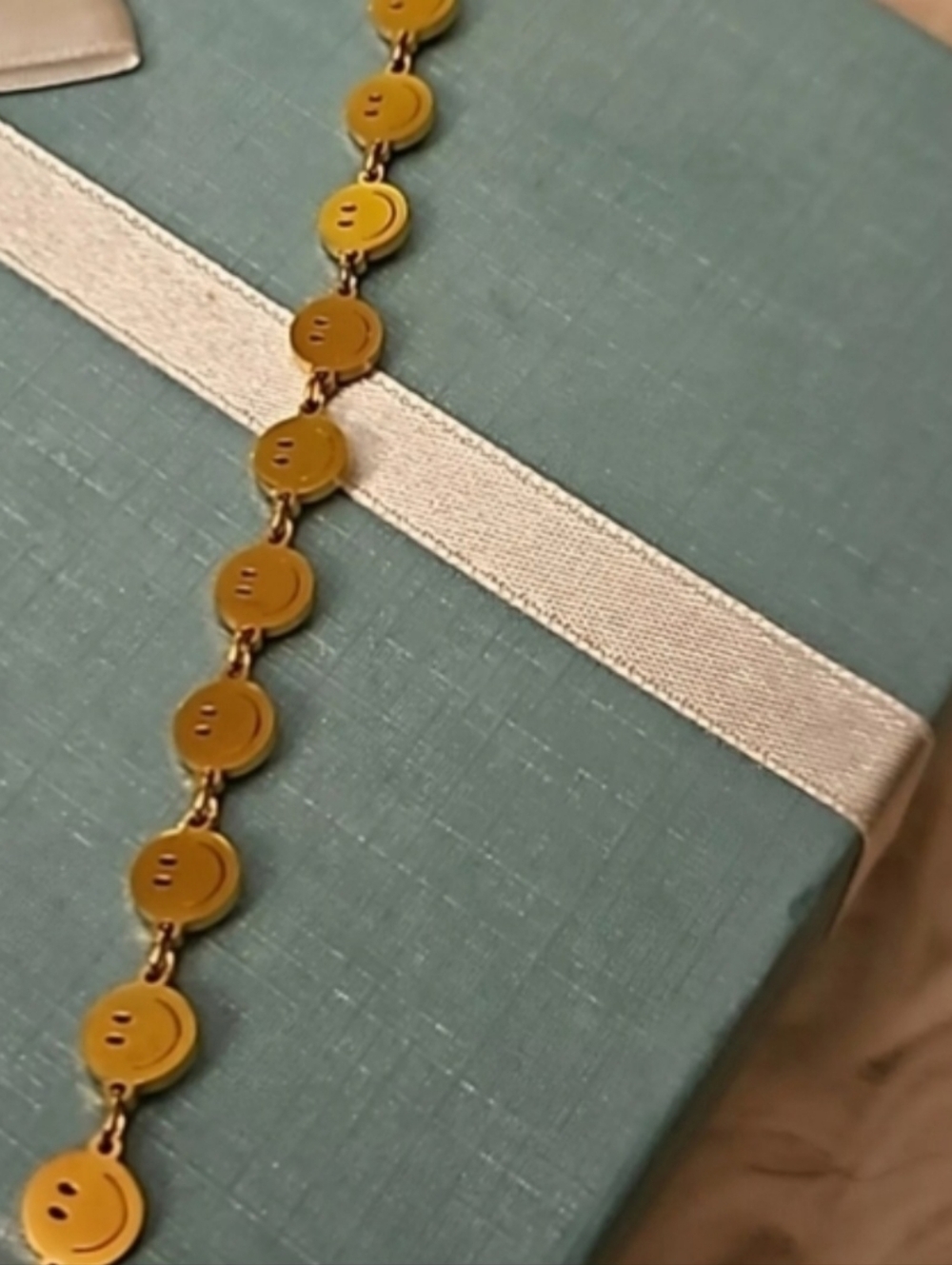 Serotonin Spark Bracelet - Golden Aura - Picture 4 of 5